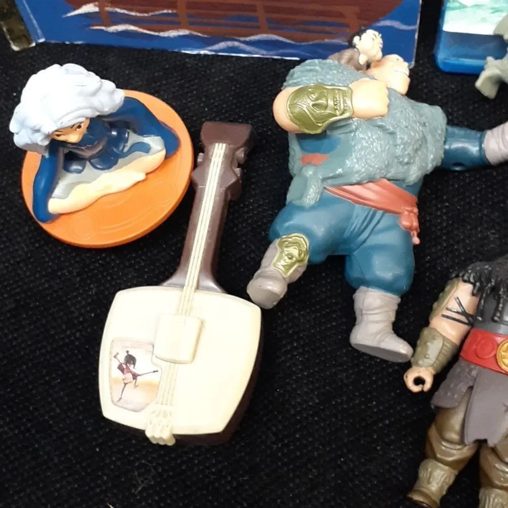 Disney's  Moana blu-ray‎ DVD , book and collectible action figures